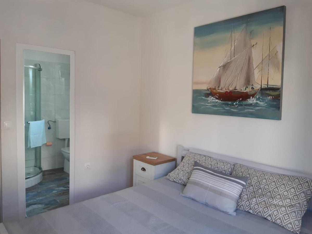 Jona - Dugi Rat - Mali Rat Apartment Ngoại thất bức ảnh