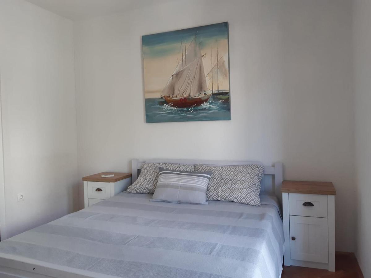 Jona - Dugi Rat - Mali Rat Apartment Ngoại thất bức ảnh